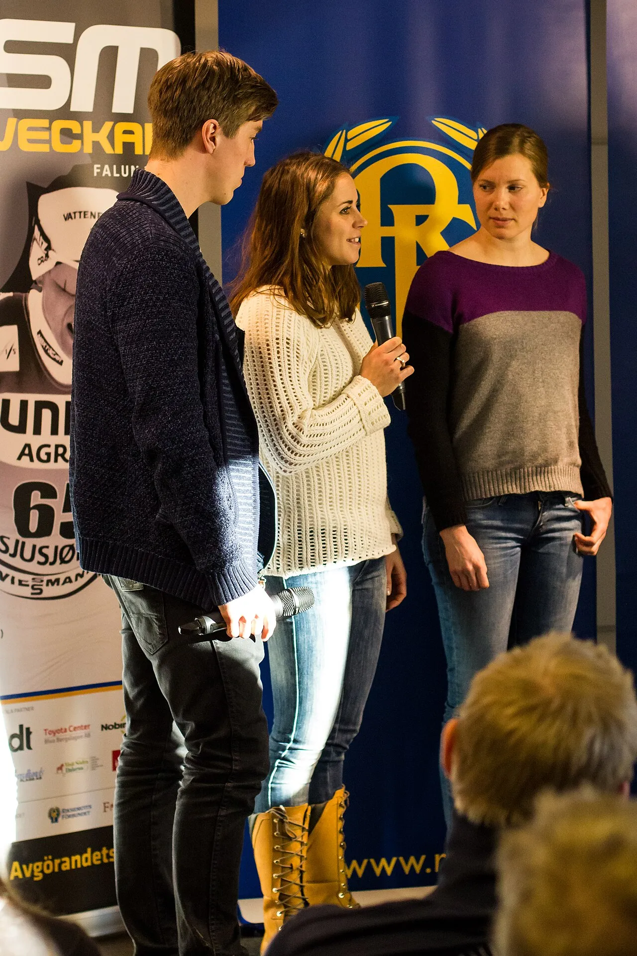Calle Halfvarsson vid presskonferens